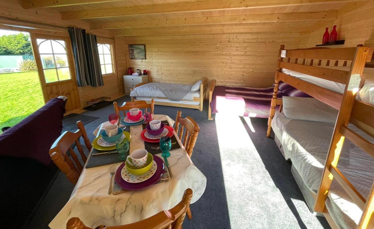 ホテル Coutts Glamping ウェイドブリッジ エクステリア 写真