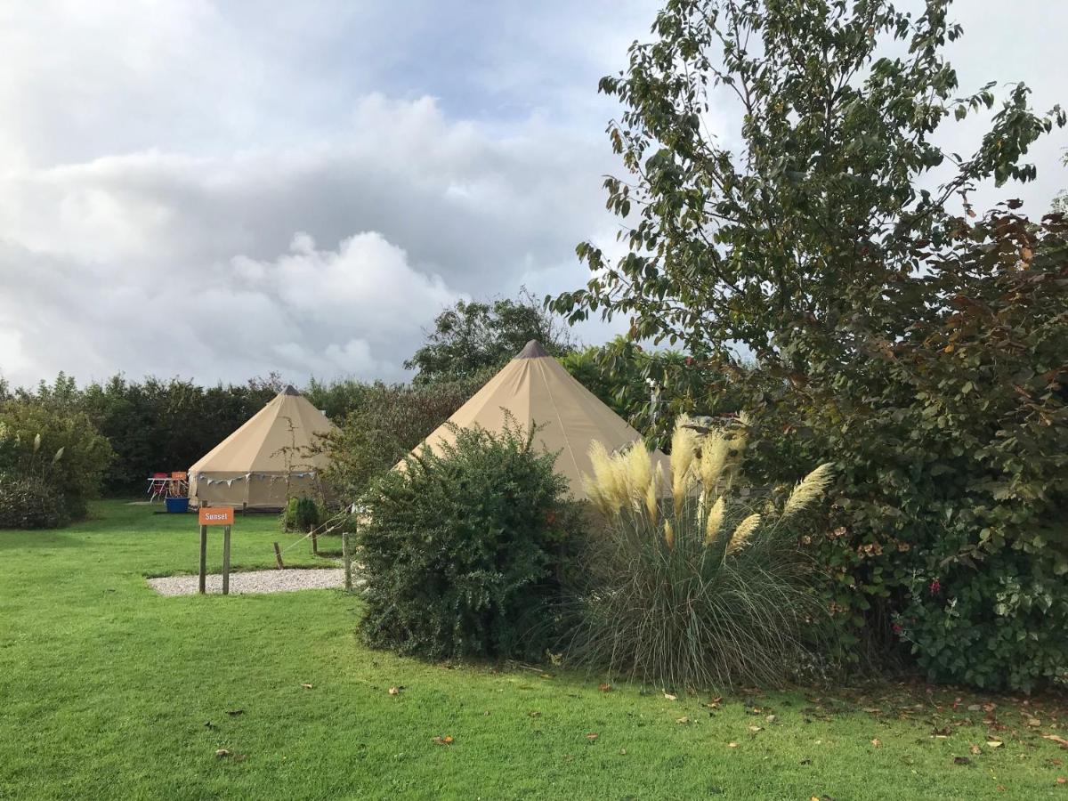 ホテル Coutts Glamping ウェイドブリッジ エクステリア 写真