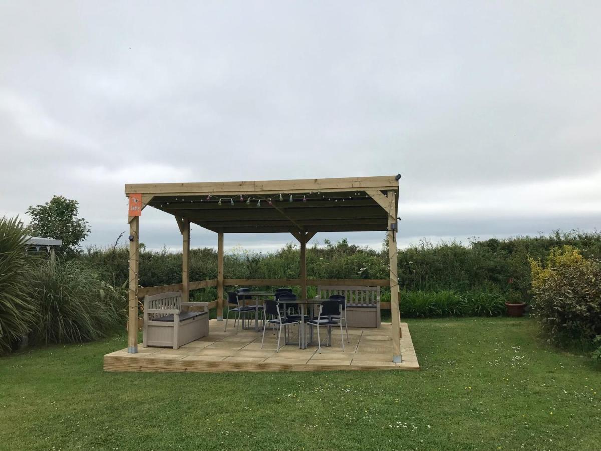 ホテル Coutts Glamping ウェイドブリッジ エクステリア 写真
