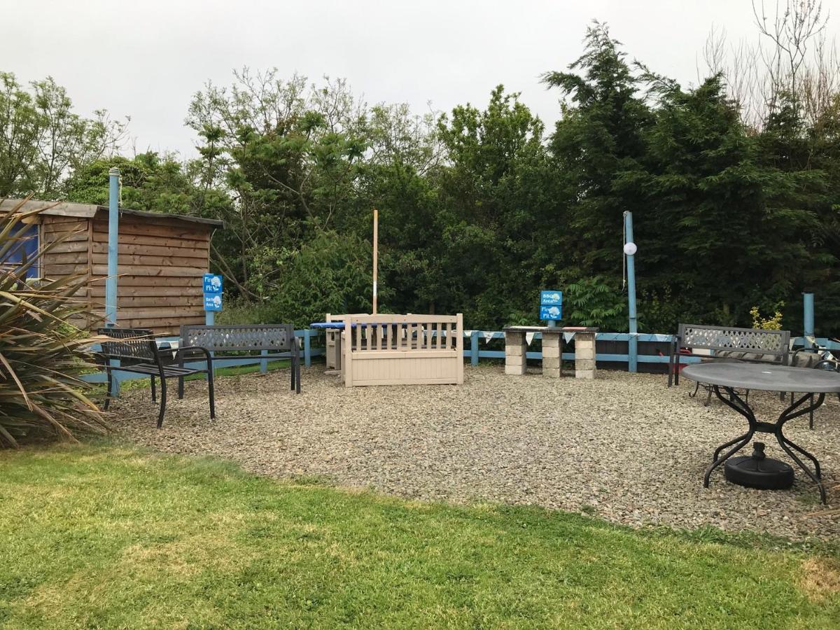 ホテル Coutts Glamping ウェイドブリッジ エクステリア 写真