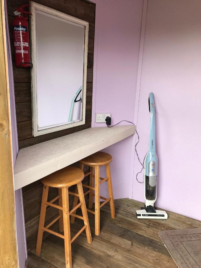ホテル Coutts Glamping ウェイドブリッジ エクステリア 写真