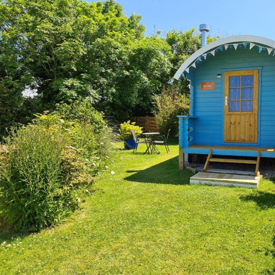 ホテル Coutts Glamping ウェイドブリッジ エクステリア 写真