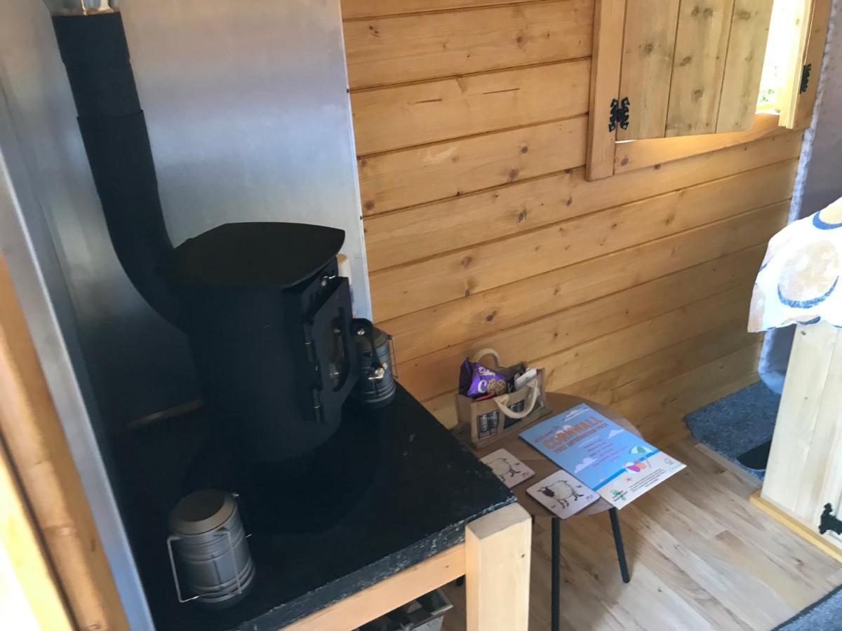 ホテル Coutts Glamping ウェイドブリッジ エクステリア 写真
