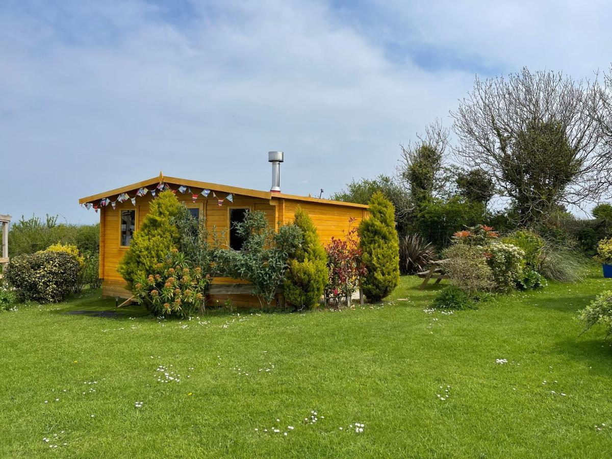 ホテル Coutts Glamping ウェイドブリッジ エクステリア 写真