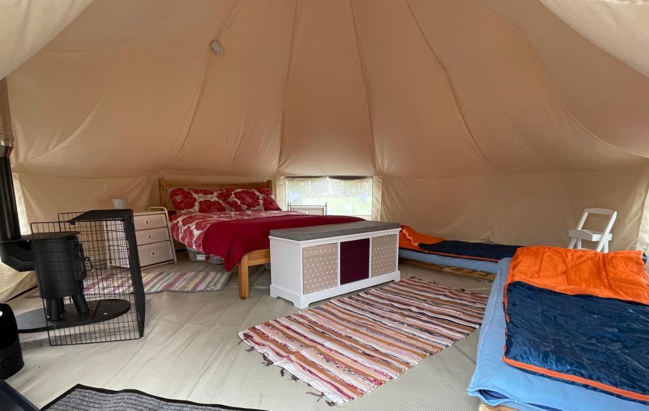 ホテル Coutts Glamping ウェイドブリッジ エクステリア 写真