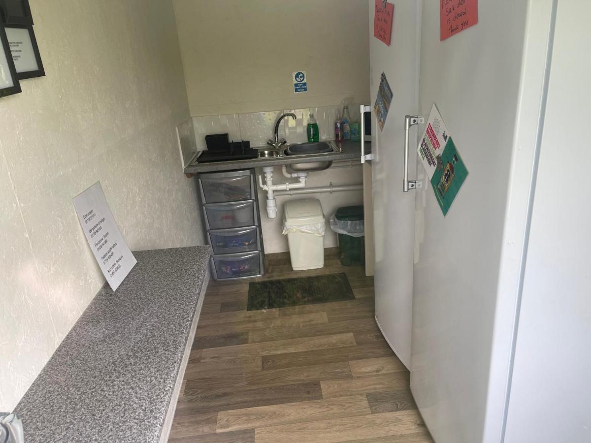 ホテル Coutts Glamping ウェイドブリッジ エクステリア 写真