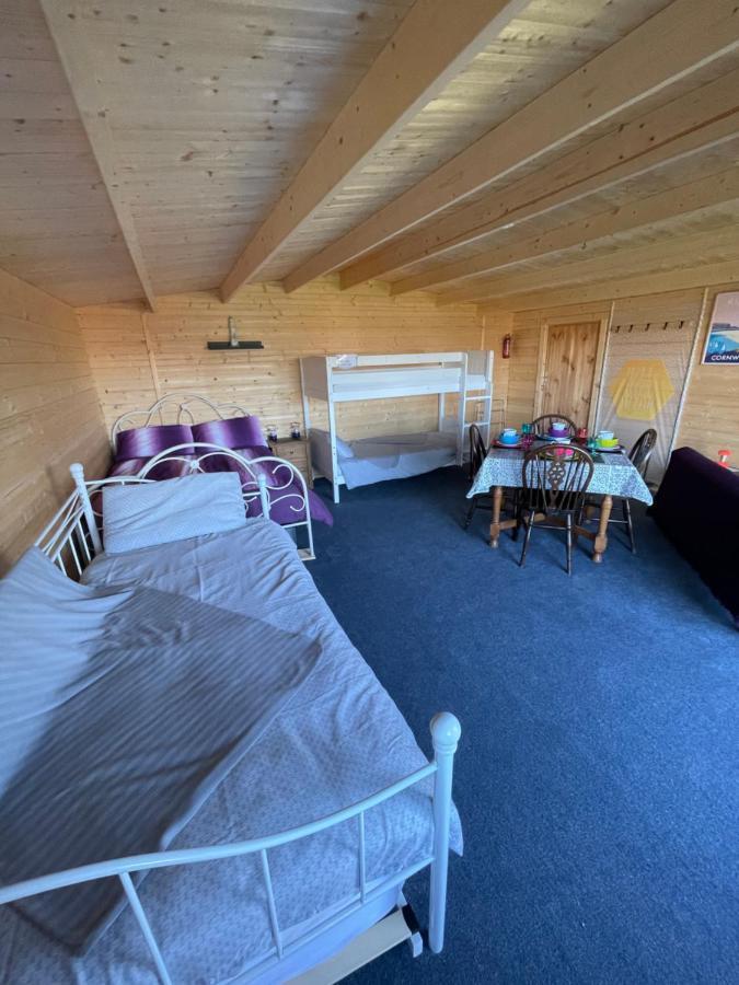 ホテル Coutts Glamping ウェイドブリッジ エクステリア 写真