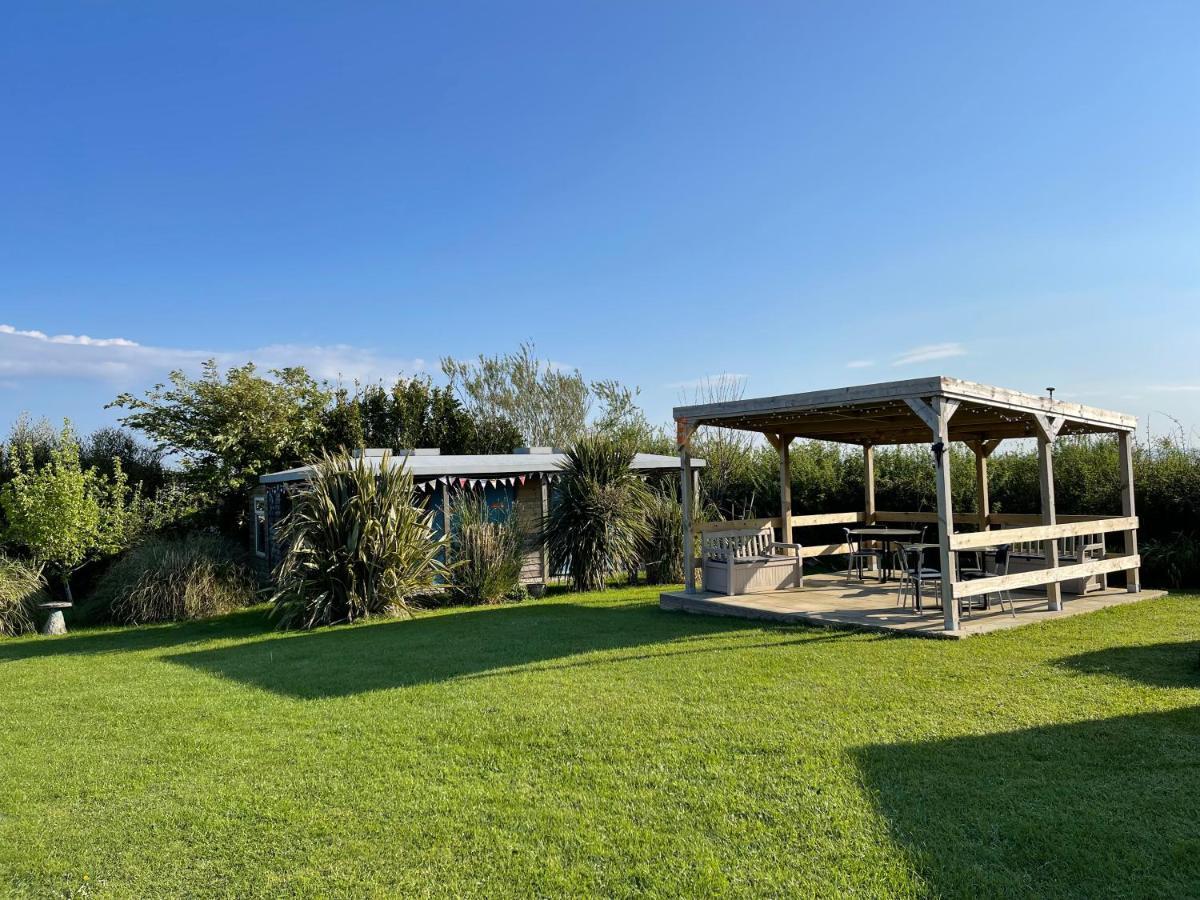 ホテル Coutts Glamping ウェイドブリッジ エクステリア 写真