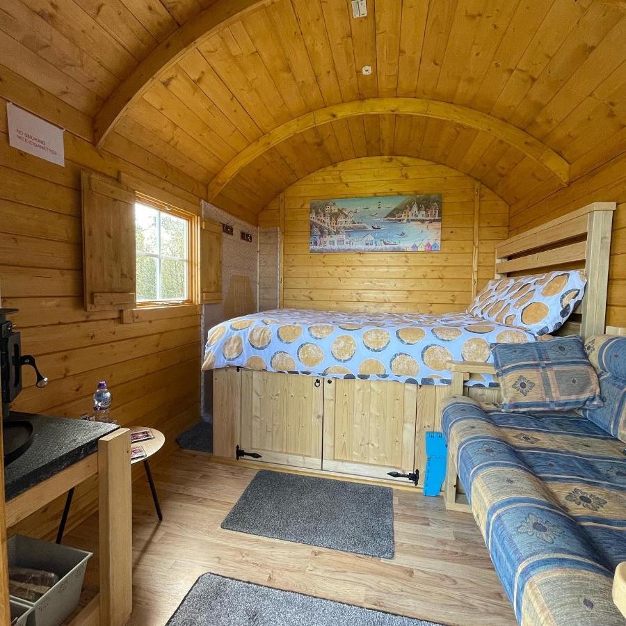 ホテル Coutts Glamping ウェイドブリッジ エクステリア 写真