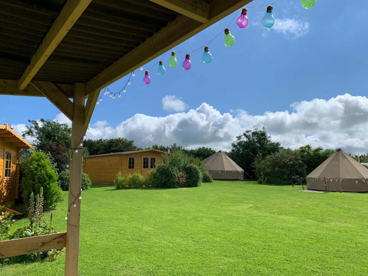 ホテル Coutts Glamping ウェイドブリッジ エクステリア 写真