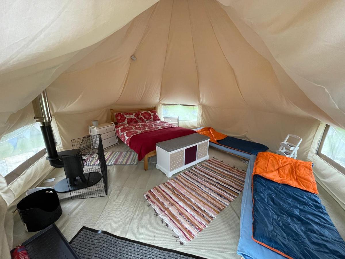 ホテル Coutts Glamping ウェイドブリッジ エクステリア 写真
