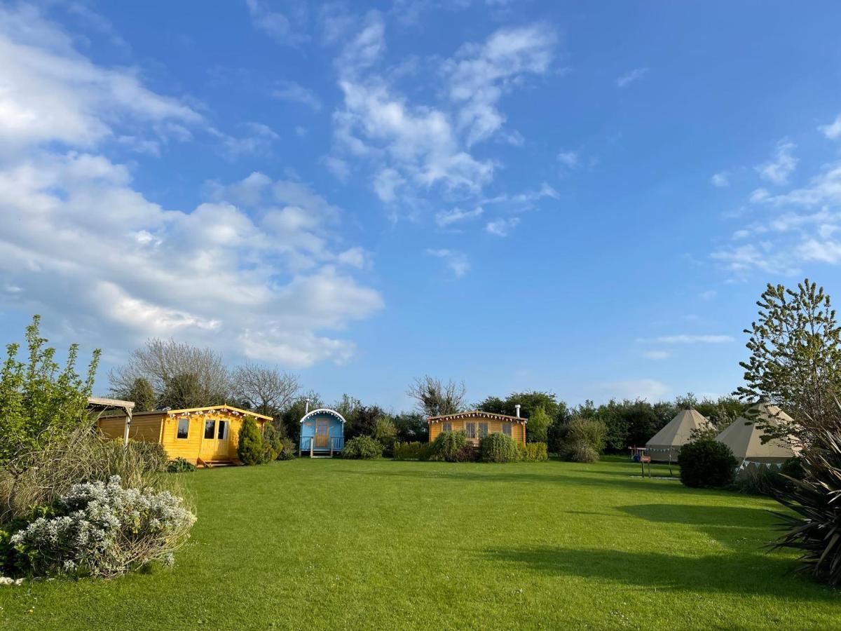 ホテル Coutts Glamping ウェイドブリッジ エクステリア 写真
