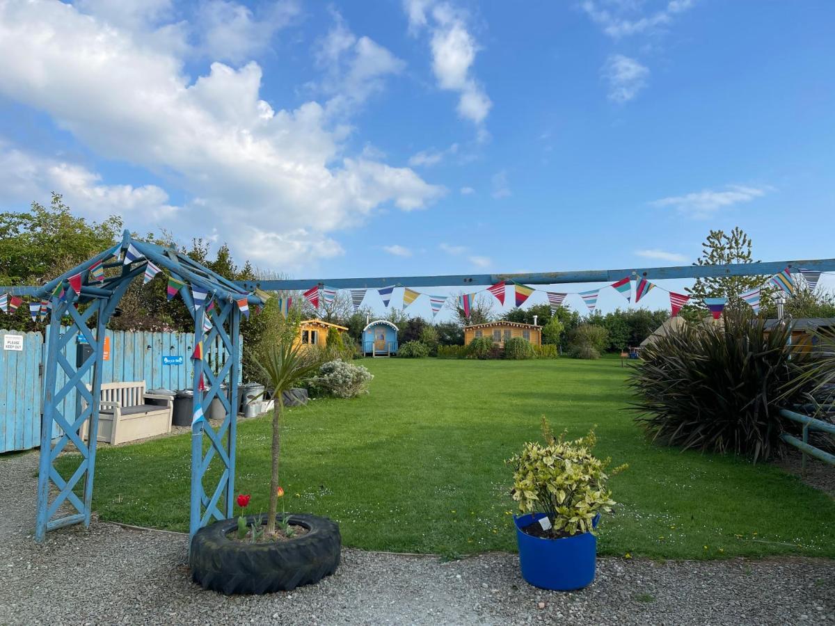 ホテル Coutts Glamping ウェイドブリッジ エクステリア 写真