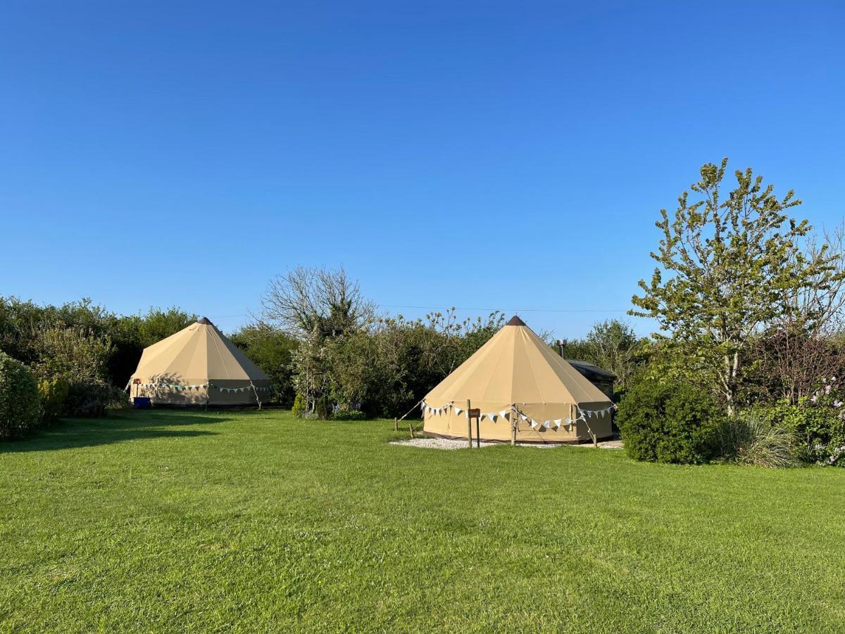 ホテル Coutts Glamping ウェイドブリッジ エクステリア 写真