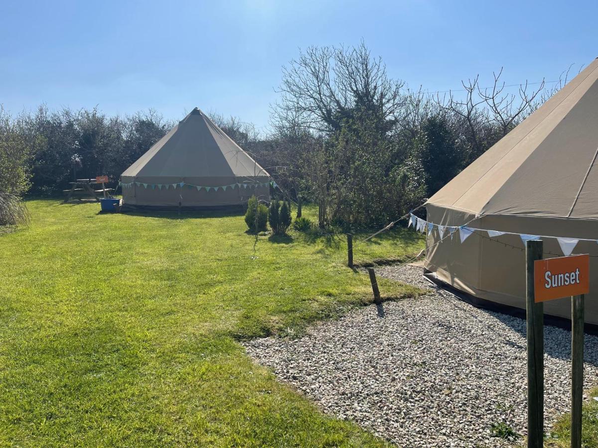 ホテル Coutts Glamping ウェイドブリッジ エクステリア 写真