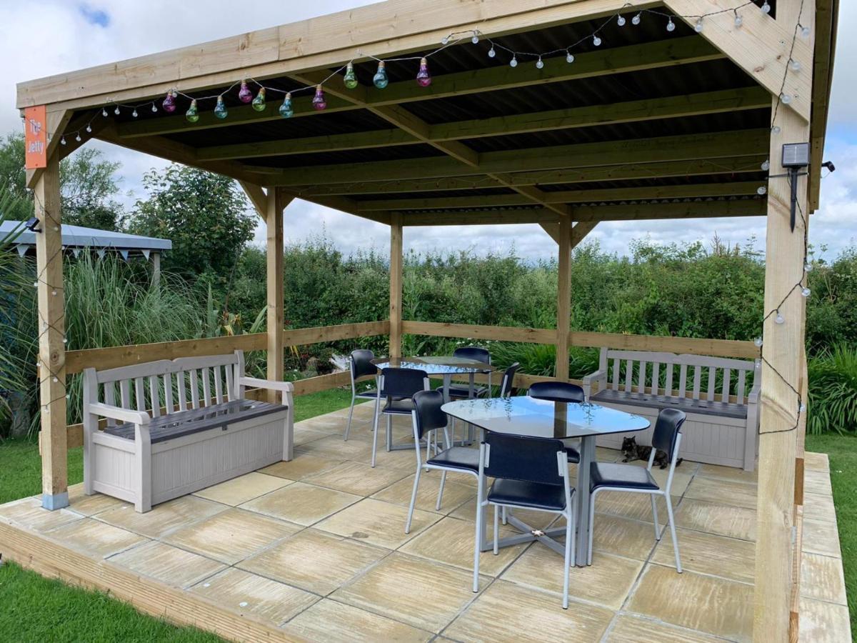 ホテル Coutts Glamping ウェイドブリッジ エクステリア 写真
