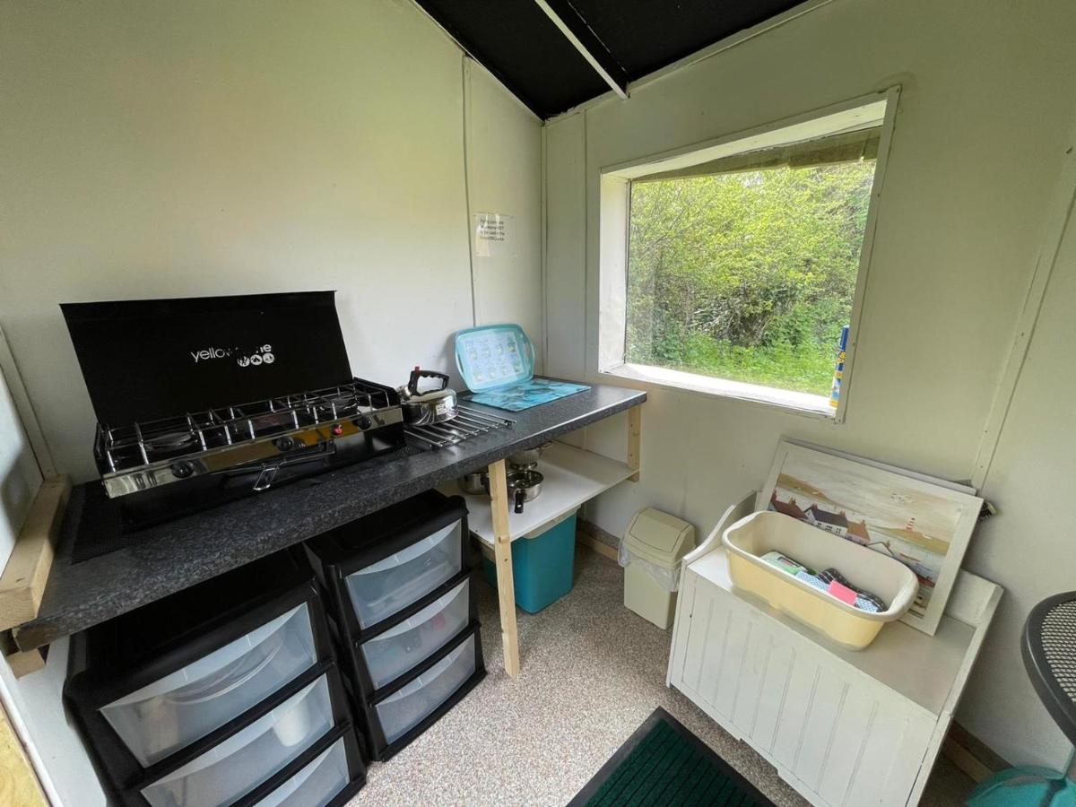 ホテル Coutts Glamping ウェイドブリッジ エクステリア 写真